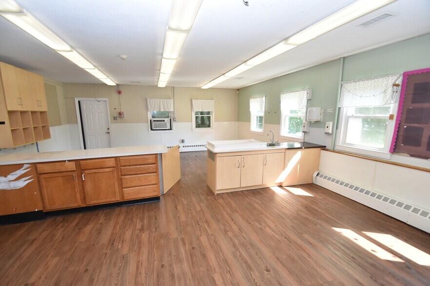 More Photos Of 194 House St, Glastonbury Daycare Center For Sale