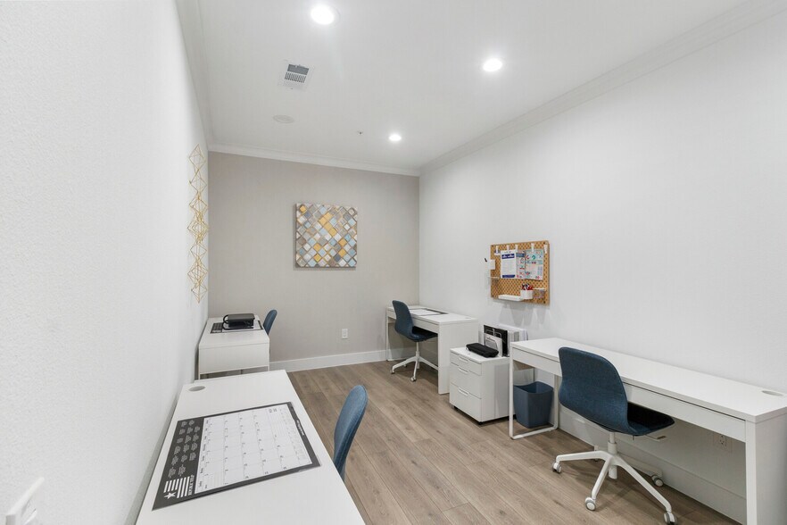 More Photos Of 2681 MacArthur Blvd, Lewisville Medical For Sale
