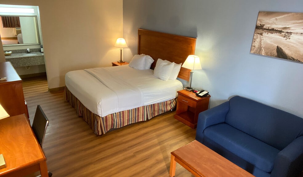 More Photos Of 1601 W Palestine Ave, Palestine Hotel For Sale