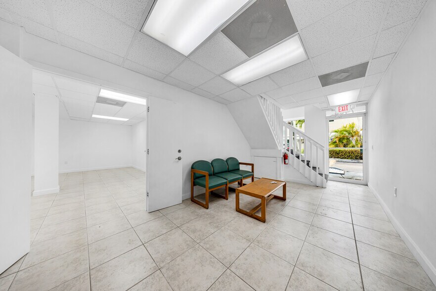 More Photos Of 7452-7466 SW 48th St, Miami Warehouse For Sale
