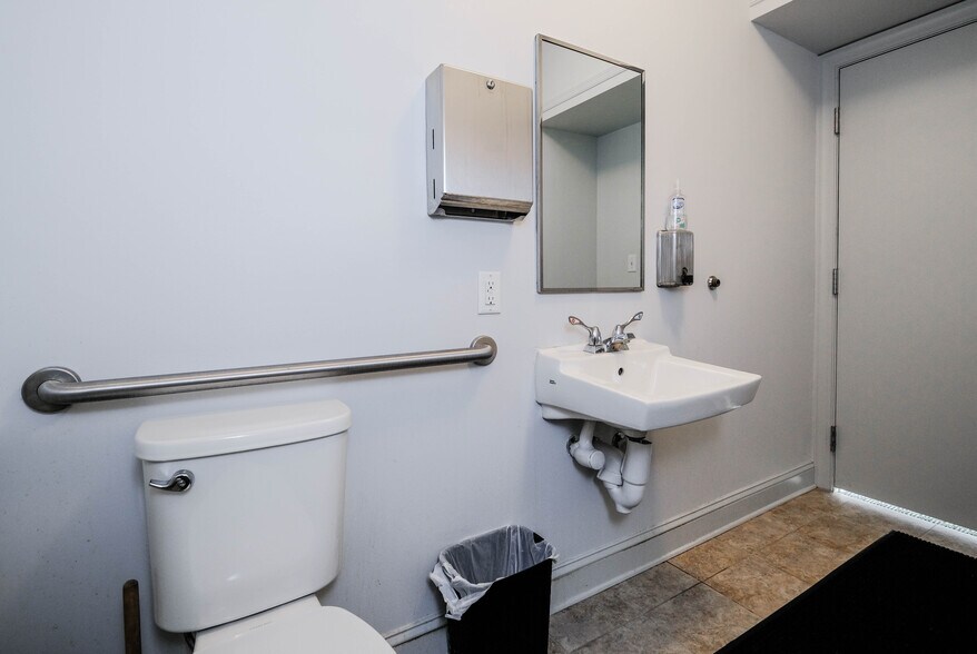 More Photos Of 123 E 6th St, Front Royal Office For Lease