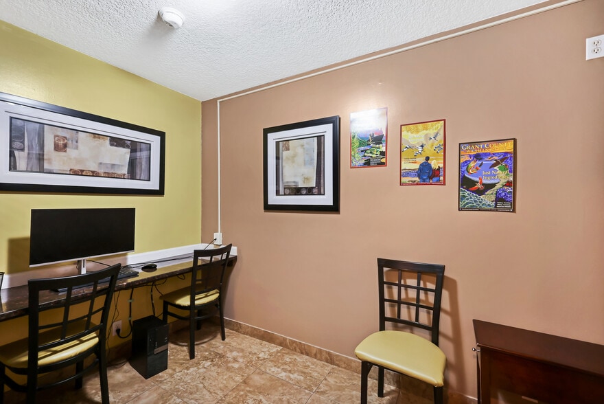 More Photos Of 1818 Basin St SW, Ephrata Hotel For Sale