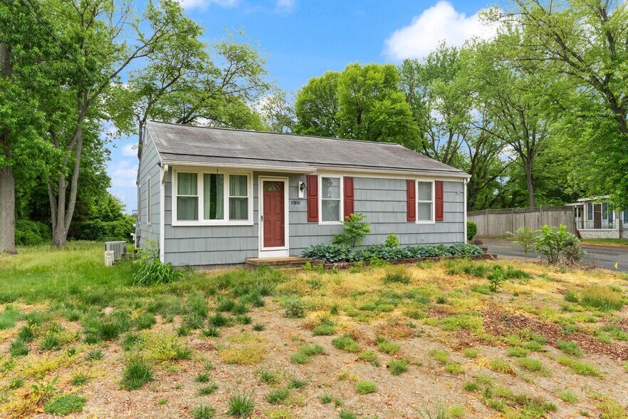 More Photos Of 17423 Wilson St, Dumfries Multifamily For Sale