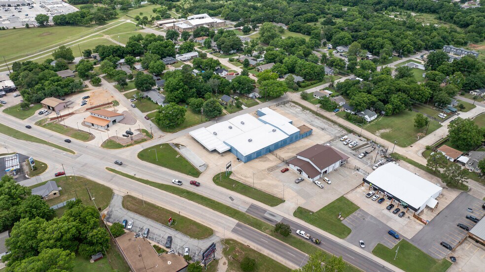 More Photos Of 1511 W Broadway St, Ardmore Auto Dealership For Sale