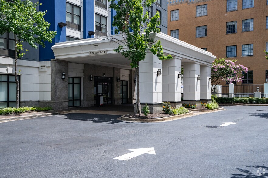 More Photos Of 9-11 N Main St, Memphis Restaurant For Lease