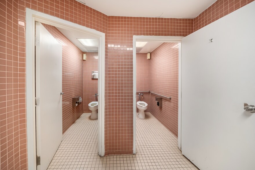 More Photos Of 5250 W El Segundo Blvd, Hawthorne Hotel For Sale