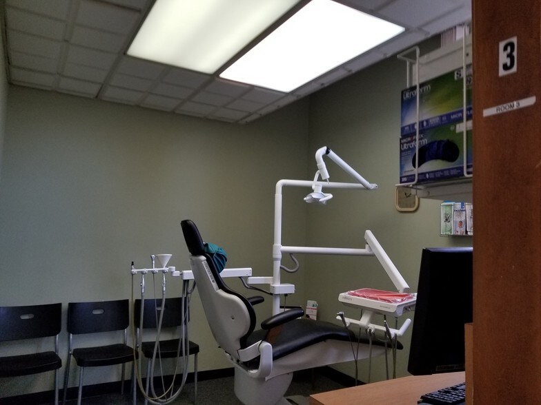 More Photos Of 855 E Palatine Rd, Palatine Medical For Sale