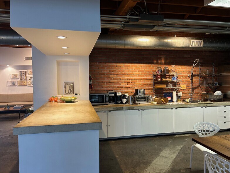 More Photos Of 2254 S Sepulveda Blvd, Los Angeles Loft Creative Space For Lease