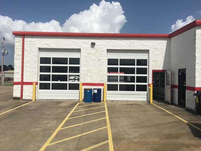More Photos Of 914 W Main St, Cabot Auto Repair For Lease