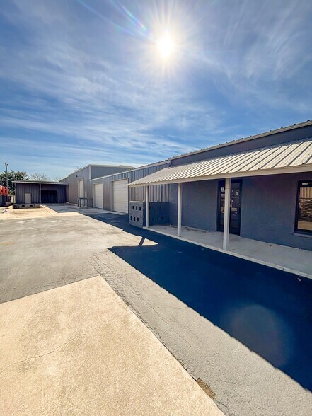 More Photos Of 116 Commercial Pl, Schertz Warehouse For Sale