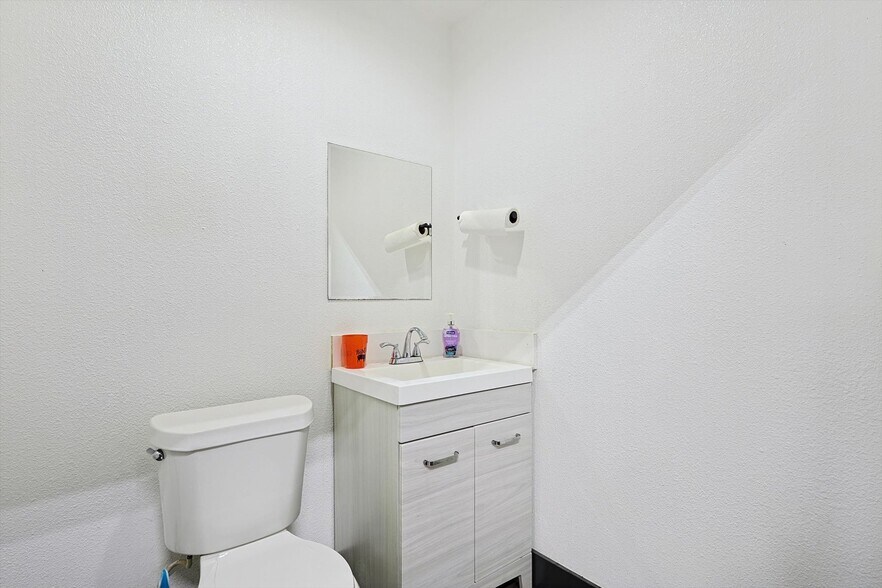 More Photos Of 317 W FM 120, Pottsboro General Retail For Sale