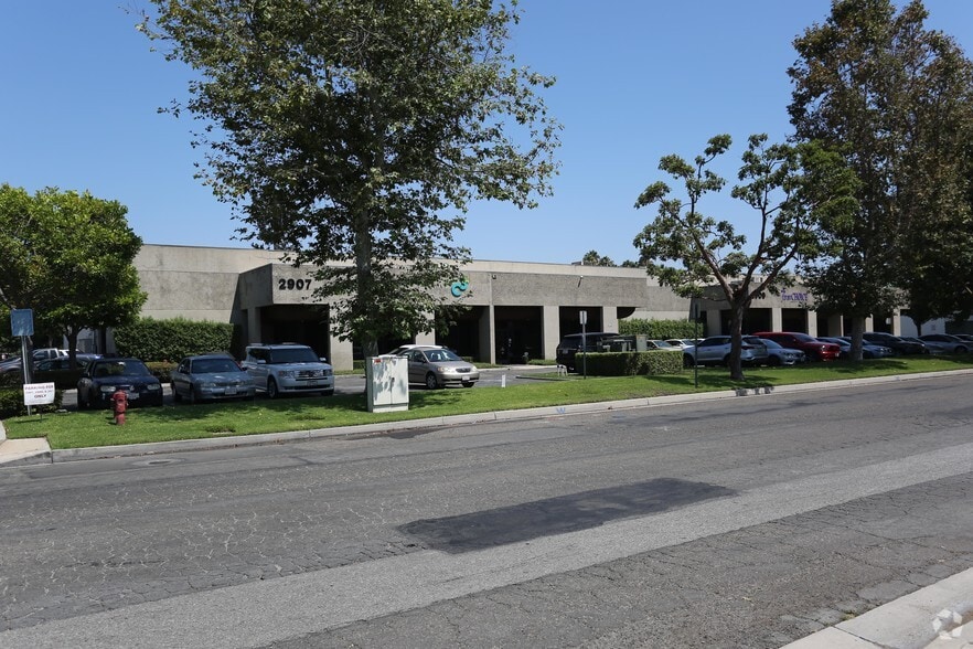 More Photos Of 2907-2911 S Croddy Way, Santa Ana Warehouse For Lease