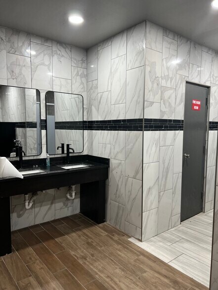 More Photos Of 1150 S Sheridan Rd, Tulsa Sports And Entertainment For Sale