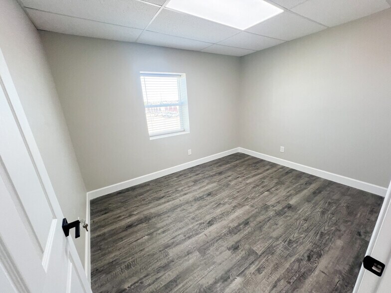 More Photos Of 4713 County Road 128, Midland Warehouse For Lease