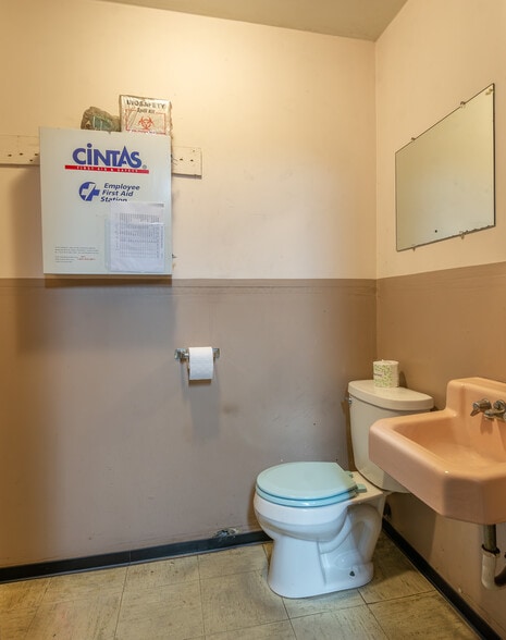 More Photos Of 1650 S Galena Ave, Freeport Industrial For Sale