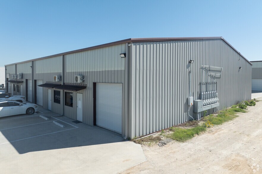 More Photos Of 2910 N Mason Rd, Katy Warehouse For Sale