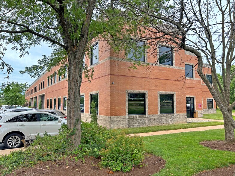 More Photos Of 1122 Town & Country Commons, Chesterfield Office For Sale