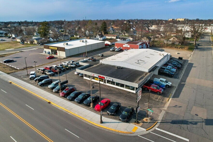 More Photos Of 515 E Wisconsin St, Portage Auto Dealership For Sale