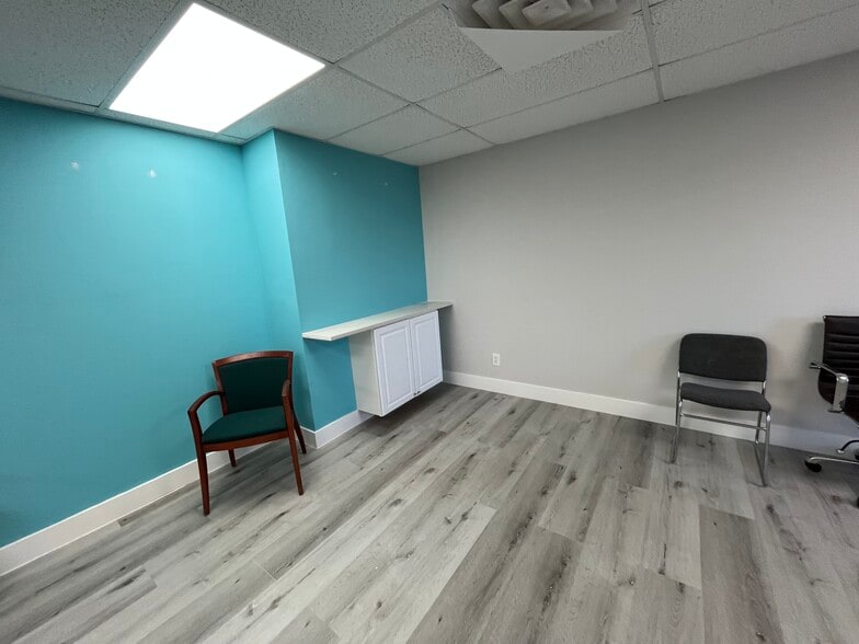 More Photos Of 1469 Colonial Blvd, Fort Myers Storefront Retail Office For Lease