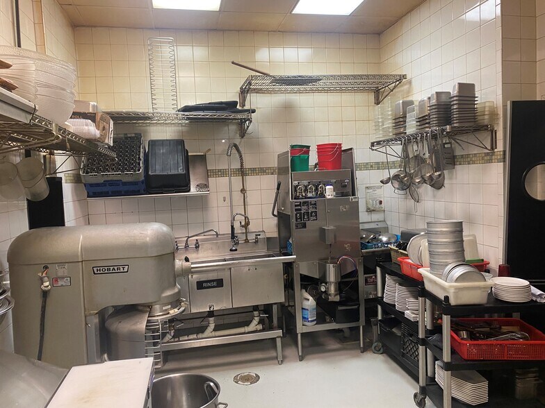 More Photos Of 1101-1103 S Blvd, Oak Park, Oak Park General Retail For Sale