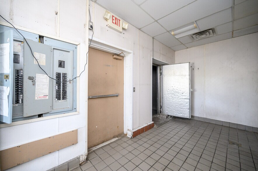 More Photos Of 343 State Route 17, Hasbrouck Heights Fast Food For Sale