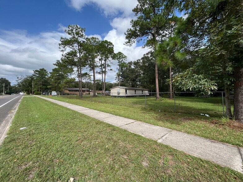 More Photos Of 1901 Leonid Rd, Jacksonville Schools For Sale