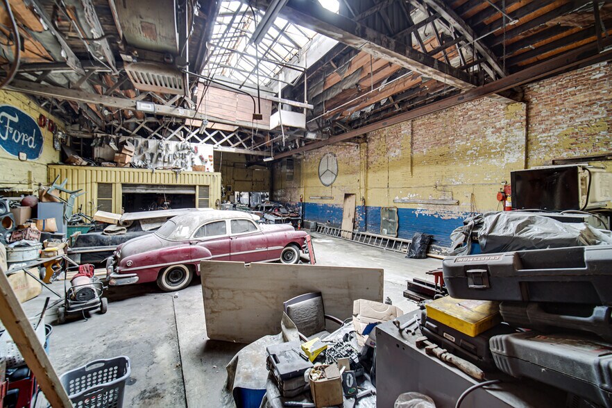 More Photos Of 2116 S California Ave, Chicago Auto Repair For Sale