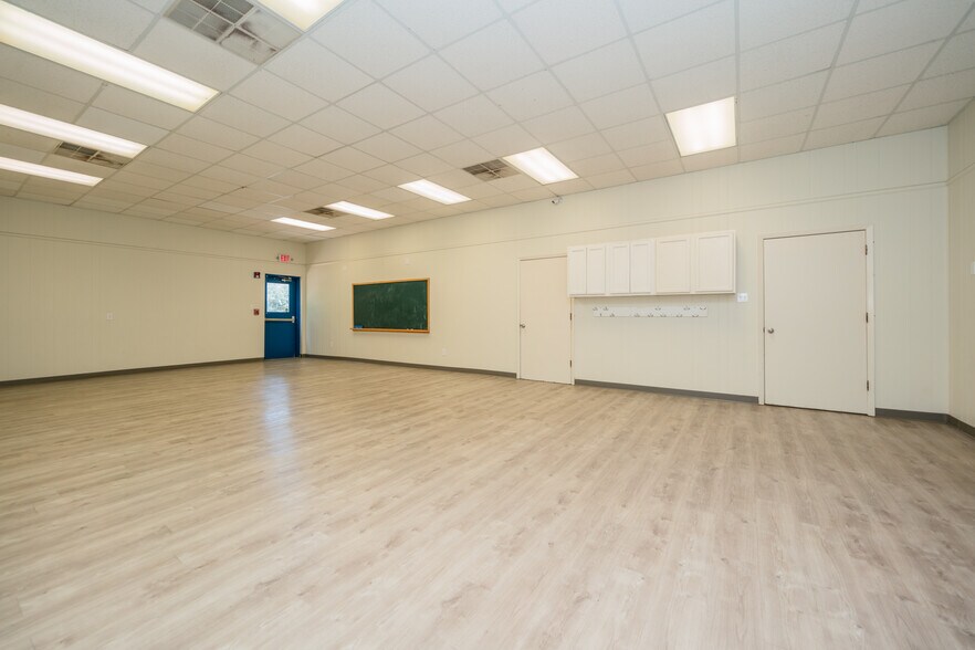 More Photos Of 1809 Alpine Rd, Longview Office For Sale