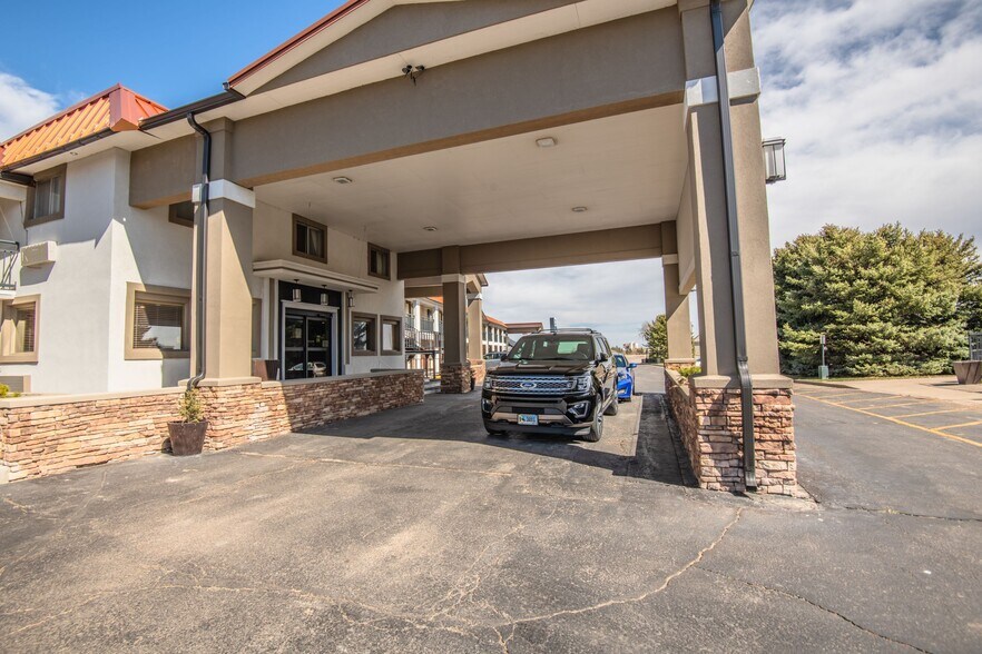 More Photos Of 1809 N 16th St, Wheatland Hotel For Sale