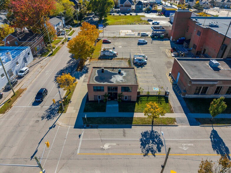 More Photos Of 219 Lochiel St, Sarnia General Retail For Sale