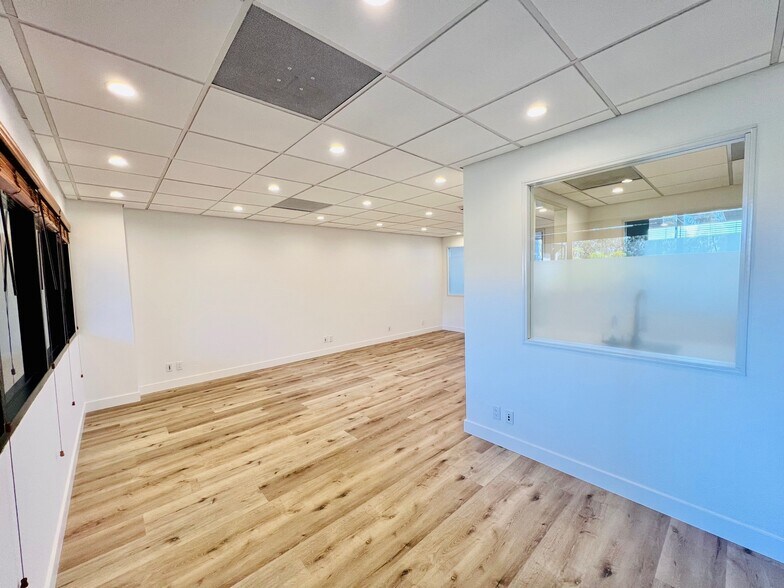 More Photos Of 11965 Venice Blvd, Los Angeles Loft Creative Space For Lease