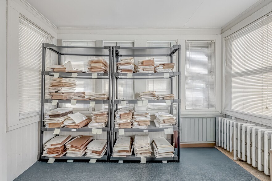 More Photos Of 313 N Main St, Spring Valley Office For Sale