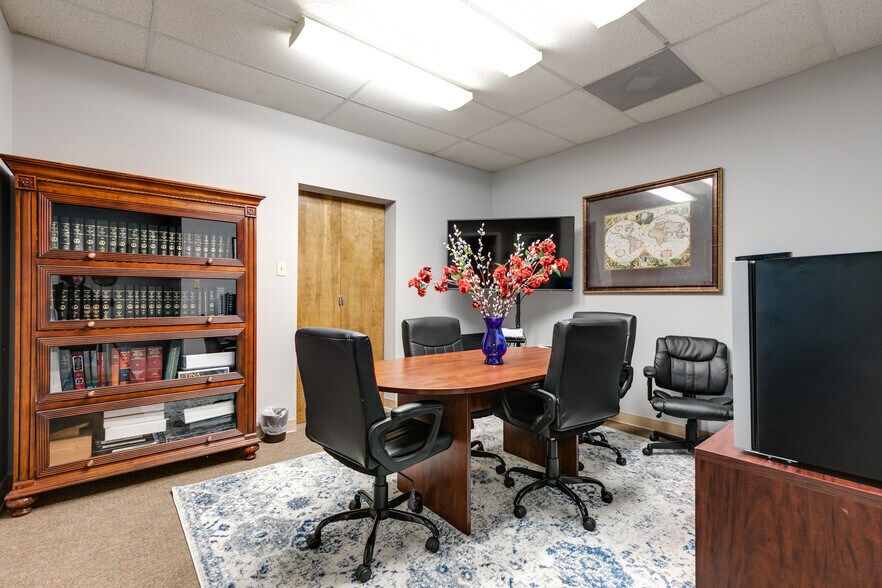 More Photos Of 2025 E Main St, Richmond Office For Lease