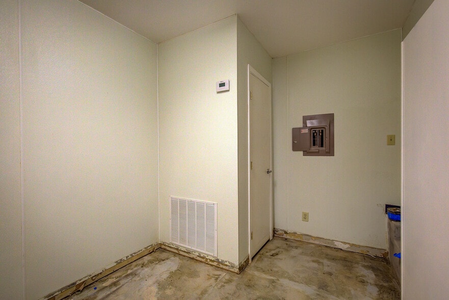 More Photos Of 1213 Washington St, Commerce Storefront Retail Office For Sale