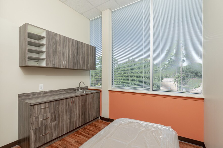 More Photos Of 16422 Stuebner Airline Rd, Spring Medical For Lease