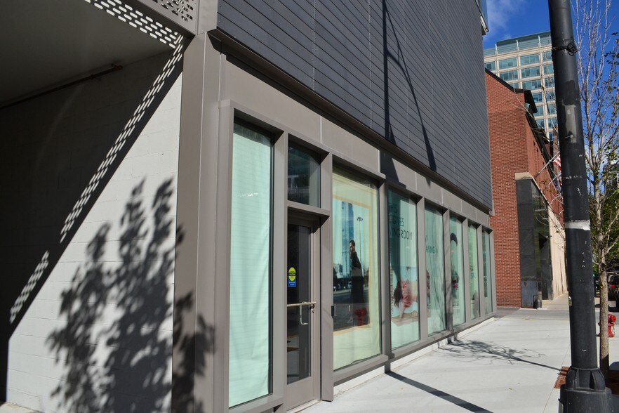 More Photos Of 123 N Desplaines St, Chicago Apartments For Lease