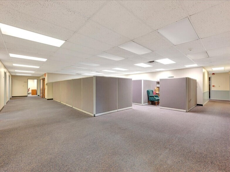 More Photos Of 321 N 1st St, Lufkin Office For Sale