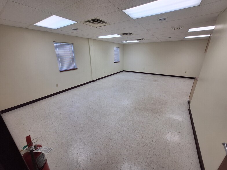 More Photos Of 909 34th St N, Fargo Warehouse For Lease