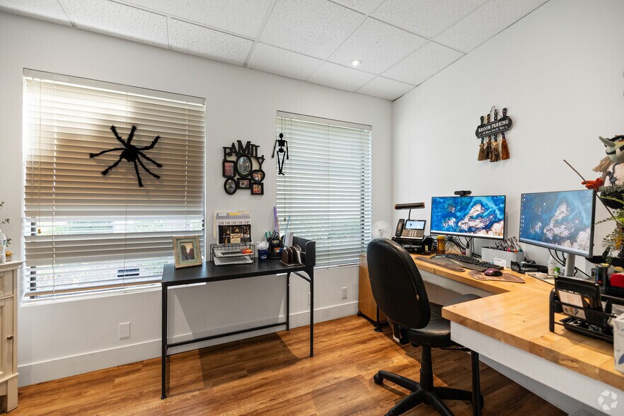 More Photos Of 43525 Ridge Park Dr, Temecula Office For Lease