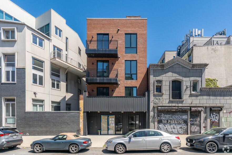 More Photos Of 250 Manhattan Ave, Brooklyn Apartments For Sale