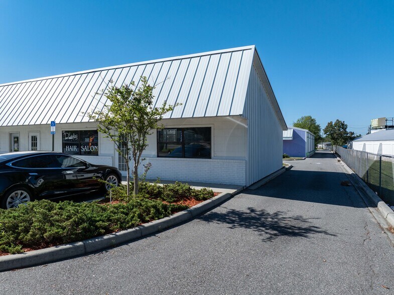 More Photos Of 4134-4136 W US Highway 90, Lake City Freestanding For Sale
