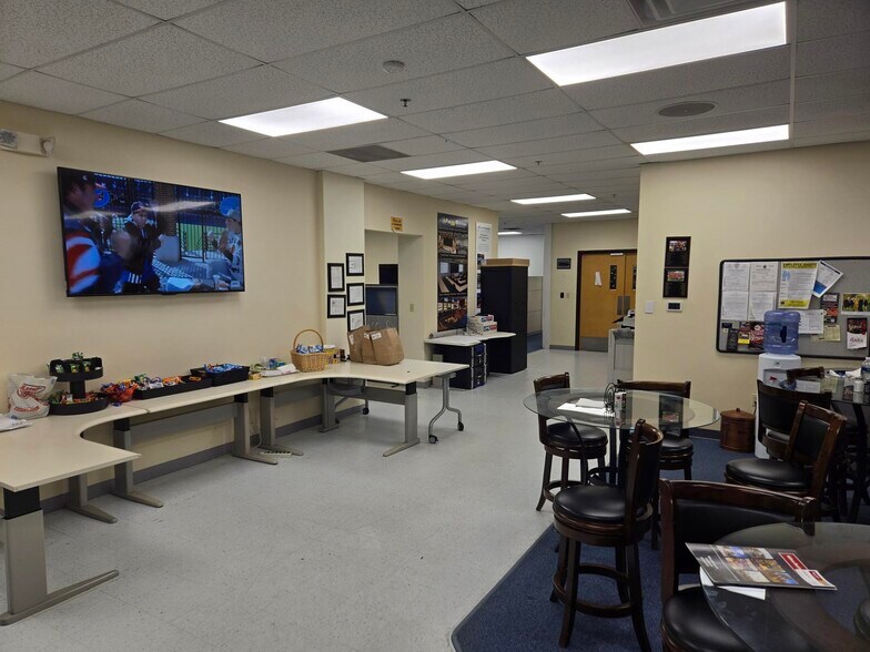 More Photos Of 275 Billerica Rd, Chelmsford Research And Development For Lease