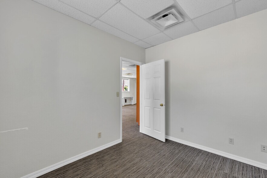 More Photos Of 3701 W G St, Bremerton Service For Sale