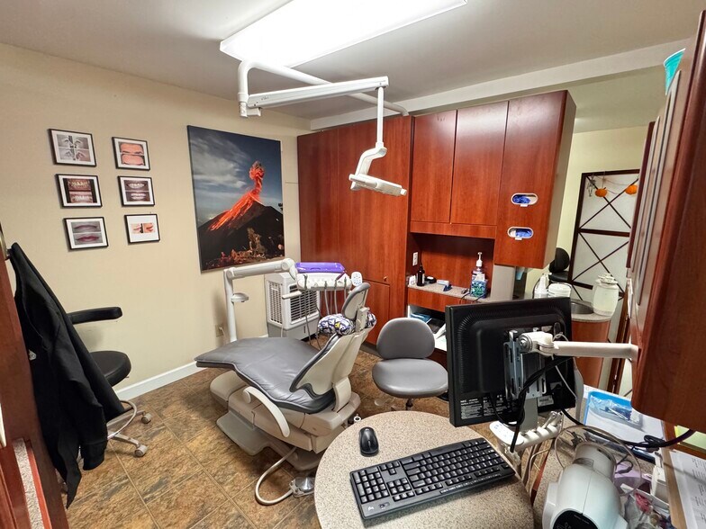 More Photos Of 471 S Main St, Cleveland Medical For Lease