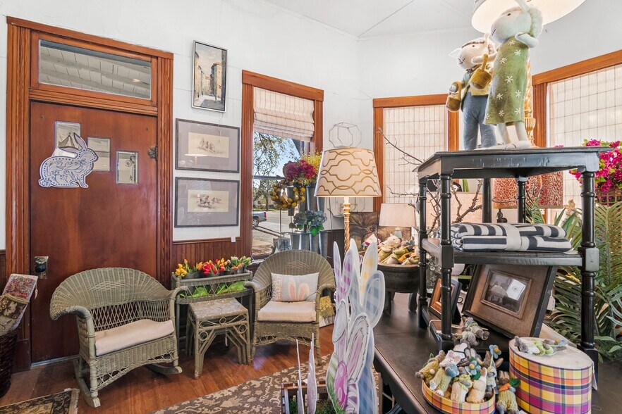 More Photos Of 702 Front St, Comfort Freestanding For Sale