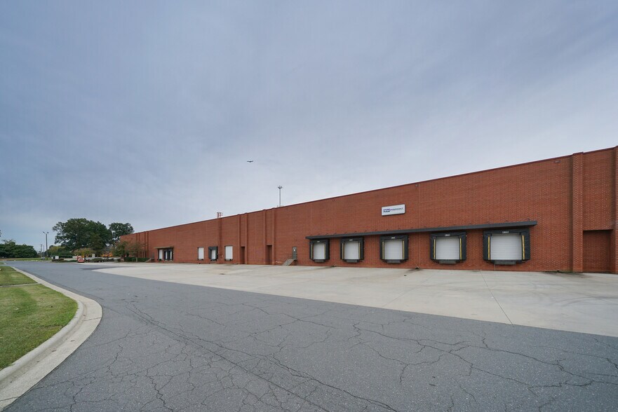More Photos Of 2101 Westinghouse Blvd, Charlotte Warehouse For Lease
