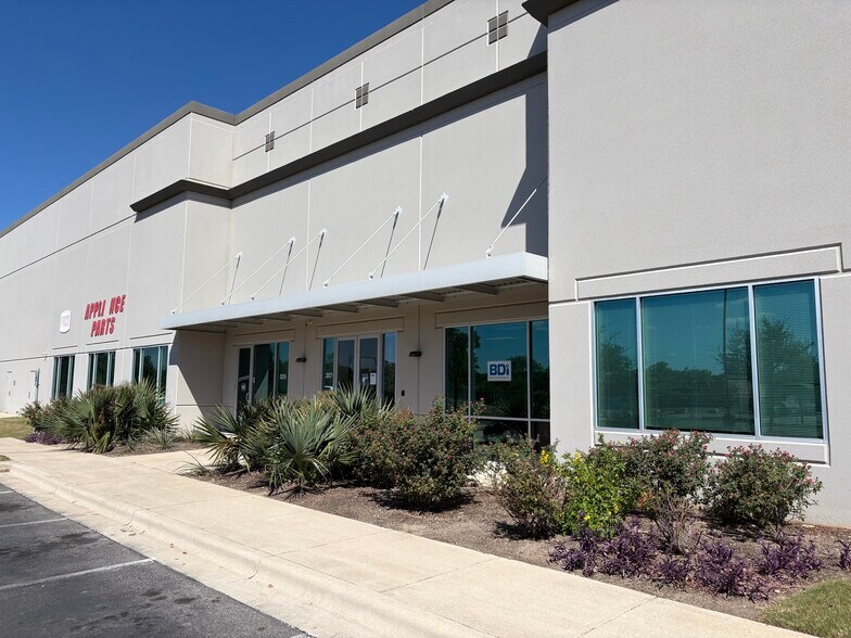 More Photos Of 2301 E St Elmo Rd, Austin Warehouse For Lease