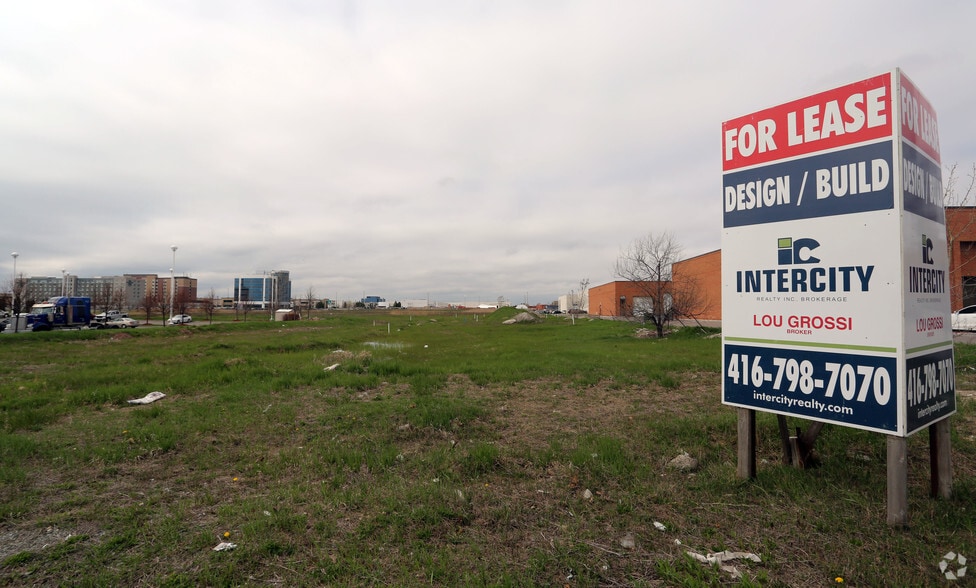 Primary Photo Of 703 Applewood Cres, Vaughan Land For Lease