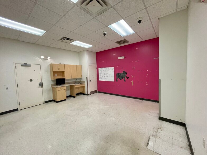 More Photos Of E Innes St, Salisbury Unknown For Lease