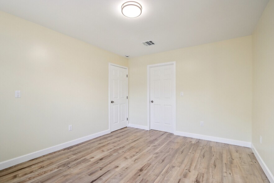 More Photos Of 16428 Halsted St, North Hills Multifamily For Sale